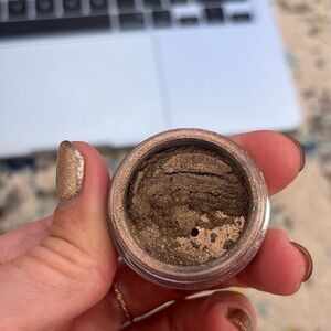 Meech and Mia Shimmering Bronze Eyeshadow
